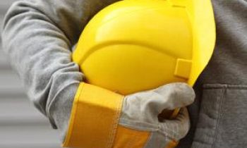 Sicurezza sul lavoro: anche gli indumenti da lavoro rientrano nella nozione di dispositivi di protezione individuali