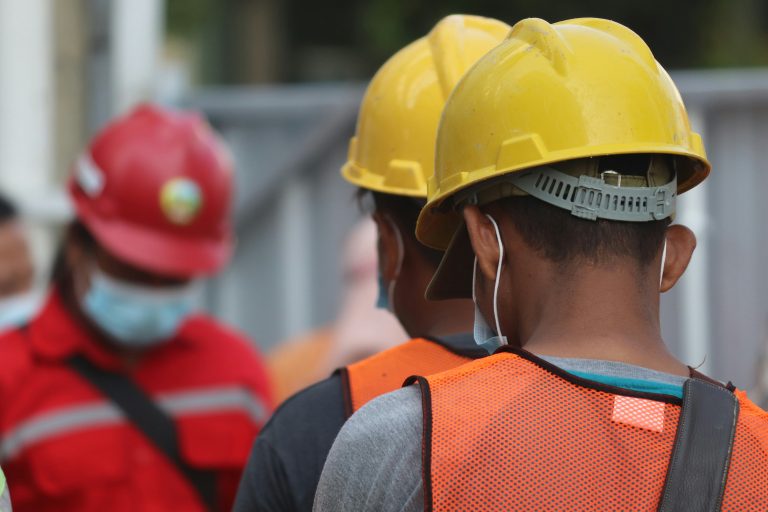 Intelligenza artificiale, digitalizzazione, salute e sicurezza sul lavoro: l’OIL indaga connessioni, opportunità e rischi